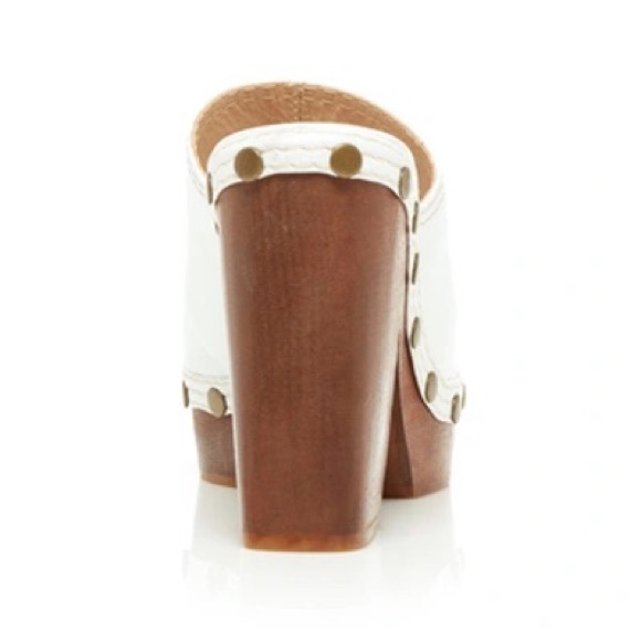 JACQUEMUS Les Sabots Leather Mules In White - Picture 6 of 11